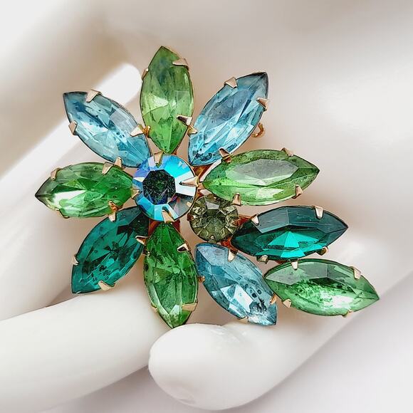 Vintage Floral Rhinestone Brooch – Green Blue Aurora Borealis, Gold Tone Pin - Picture 3 of 7
